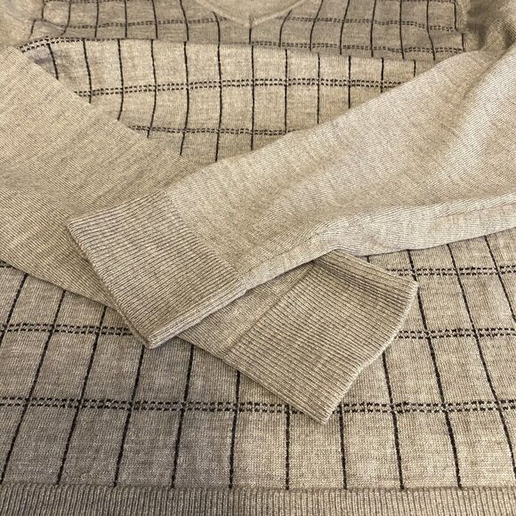 VTG Gap Men's Gray 100% Merino Wool Sweater Size L Windowpane V Neck Long Sleeve - Picture 3 of 8